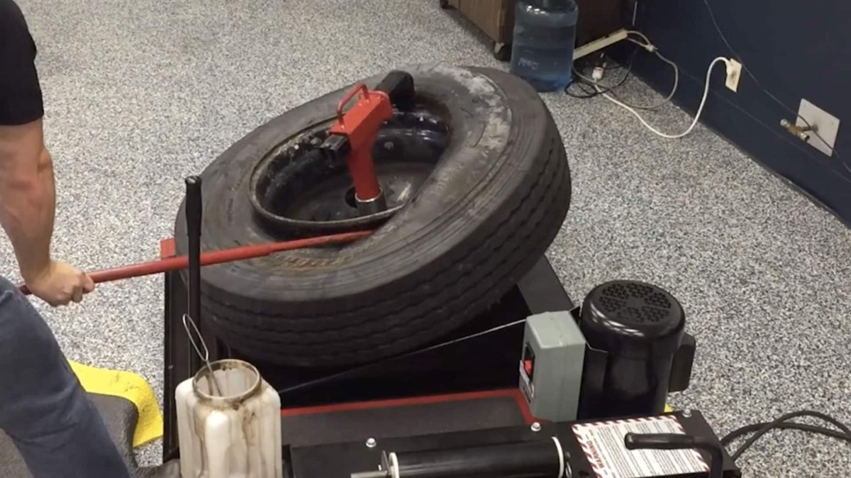 COATS HIT 6000 Heavy Duty Tire Changer for Commercial Trucks