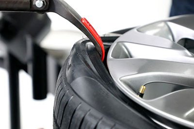 Hofmann Monty 8700 SmartSpeed Center-Post Leverless Tire Changer