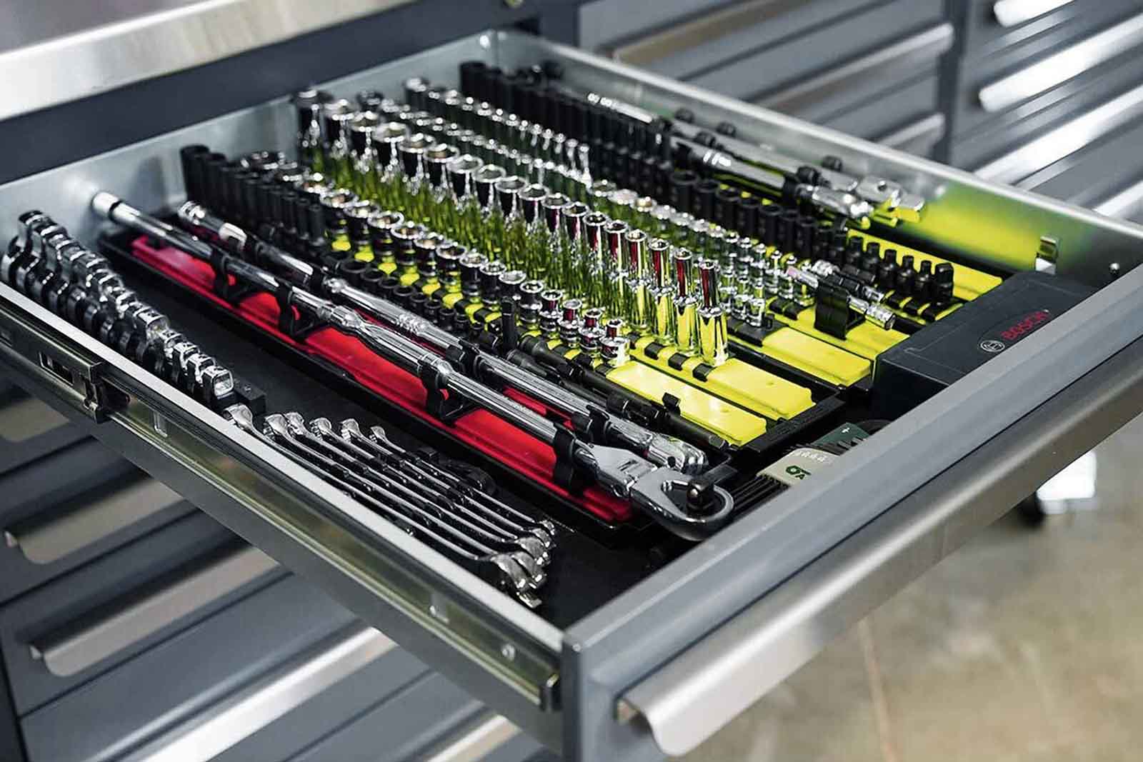 Dragonfire Pro Series 18 Drawer Workbench Package