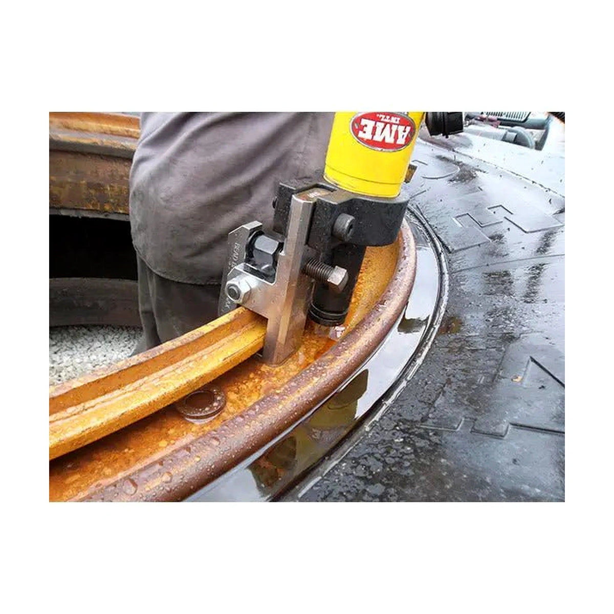 AME 11044 OTR 3000 Giant Tire Bead Breaker