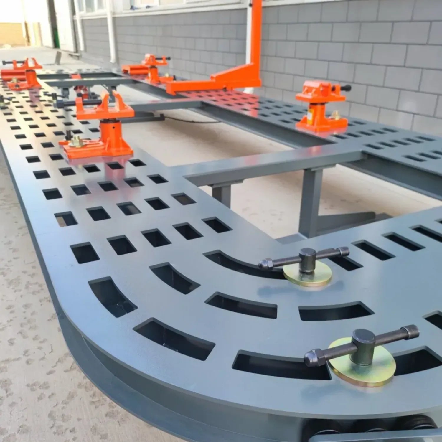 Katool KT-299U – Frame Machine (10-Ton, 20 ft, Tilt Deck)