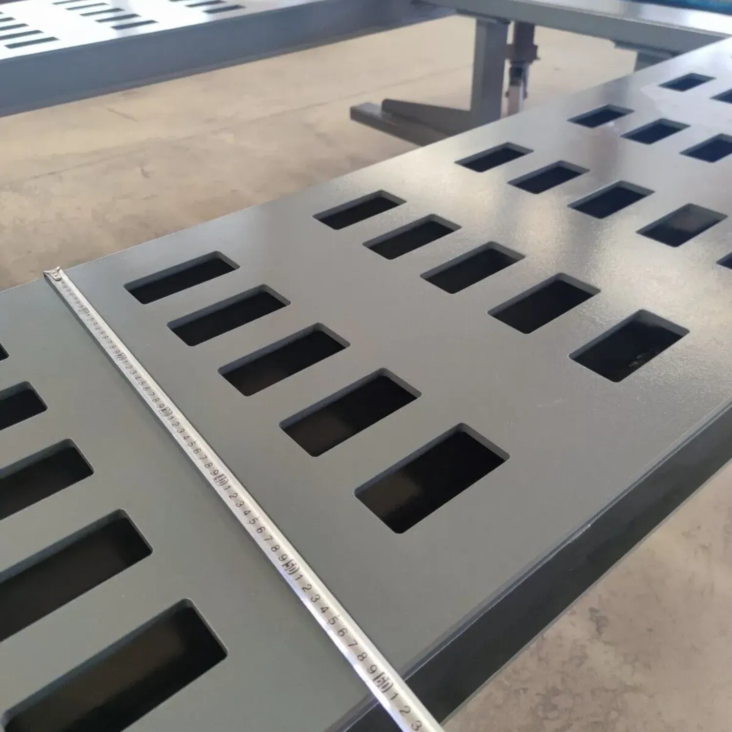 Katool KT-299U – Frame Machine (10-Ton, 20 ft, Tilt Deck)